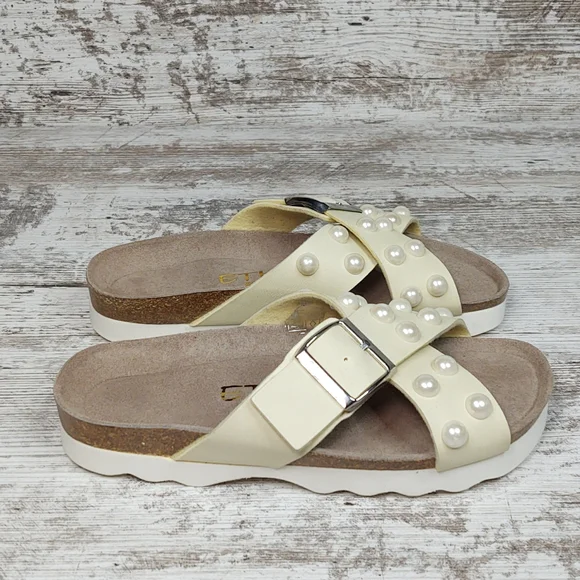 đ§NWOT Ethem Genuins Cream Pearl Slide Sandal - Picture 9 of 16